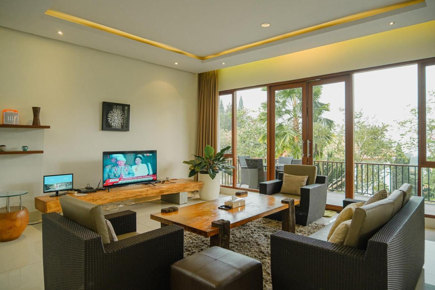 Oyama City View Villa 4 Bedrooms With A Private Swimming Pool Μπαντούνγκ Εξωτερικό φωτογραφία